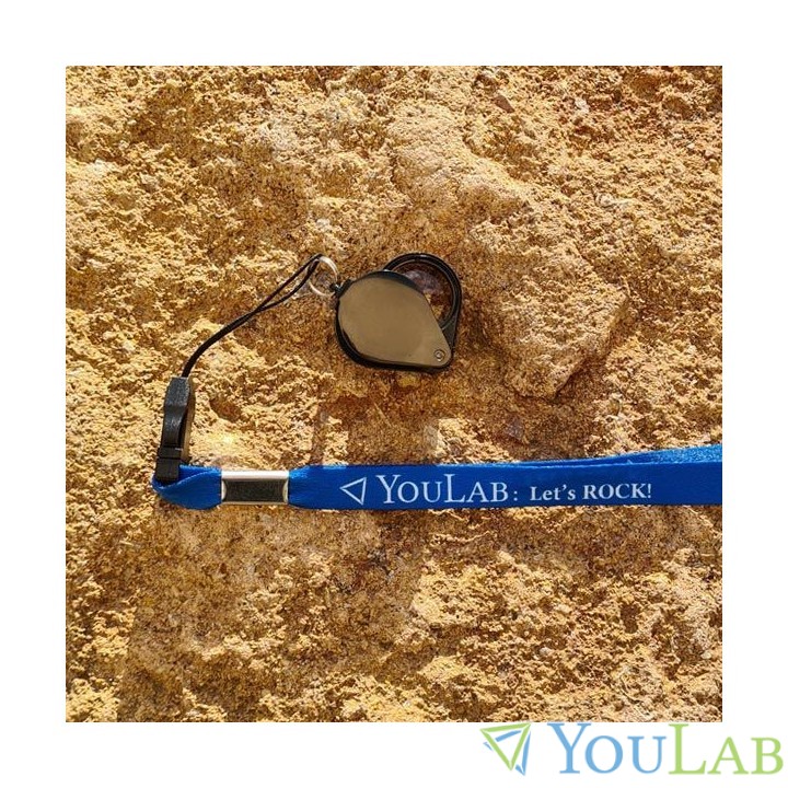 Tour de coup pour loupe de géologue